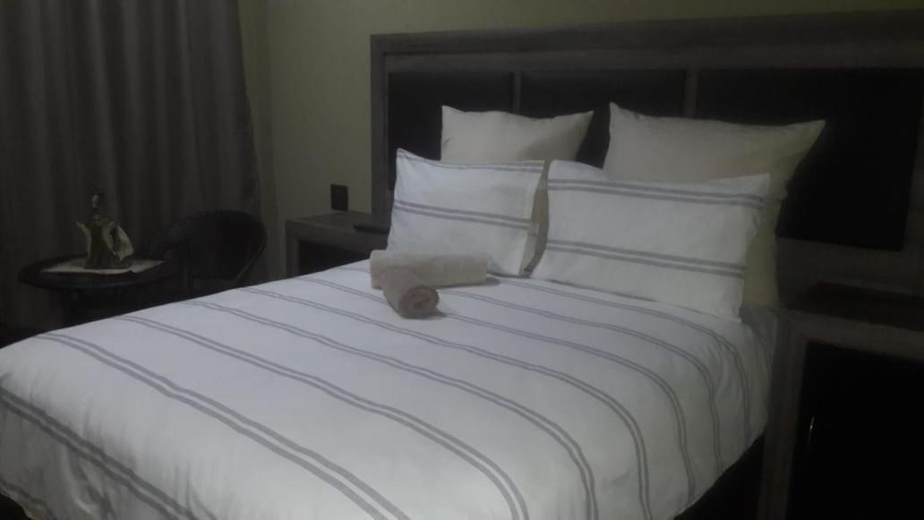 Albergue Authentic Bicycle Tours And Backpackers Soweto Exterior foto