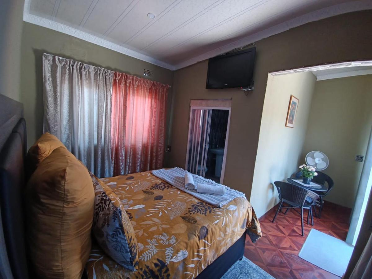 Albergue Authentic Bicycle Tours And Backpackers Soweto Exterior foto