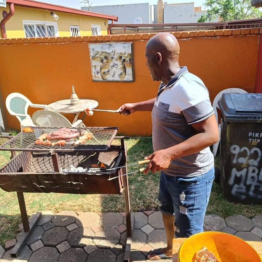 Albergue Authentic Bicycle Tours And Backpackers Soweto Exterior foto