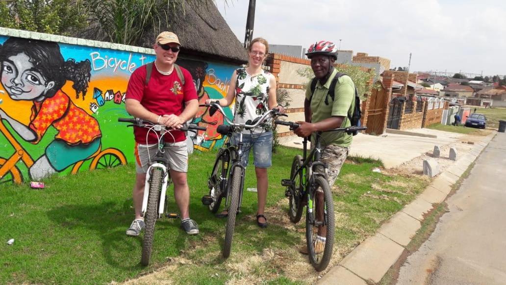 Albergue Authentic Bicycle Tours And Backpackers Soweto Exterior foto