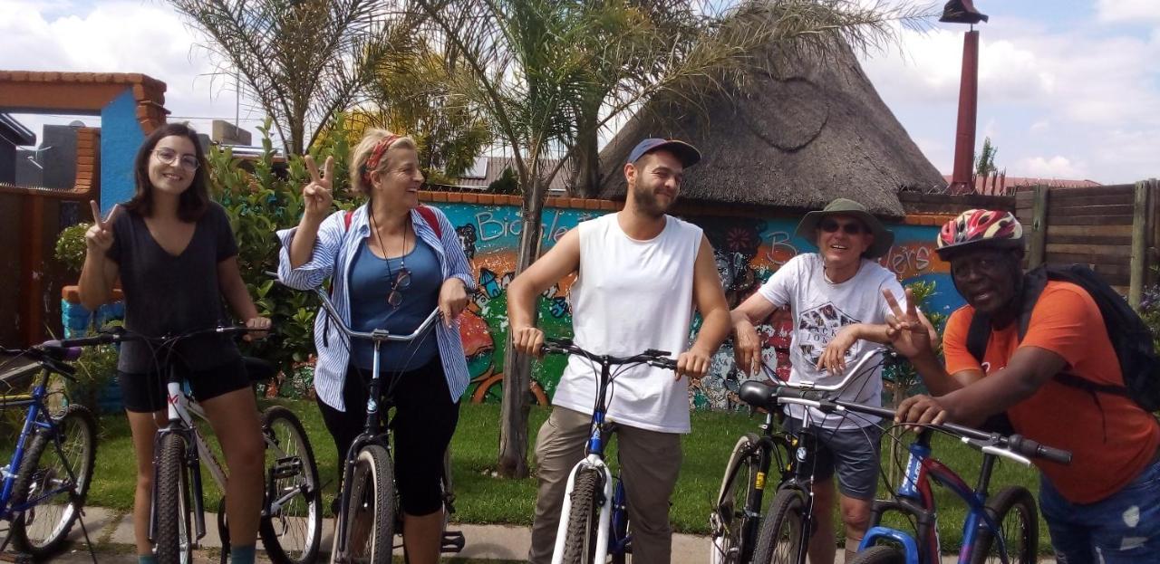 Albergue Authentic Bicycle Tours And Backpackers Soweto Exterior foto