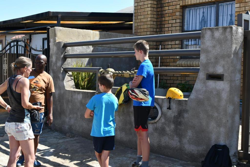 Albergue Authentic Bicycle Tours And Backpackers Soweto Exterior foto