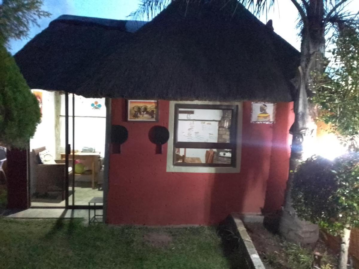 Albergue Authentic Bicycle Tours And Backpackers Soweto Exterior foto