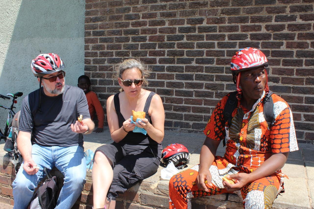 Albergue Authentic Bicycle Tours And Backpackers Soweto Exterior foto